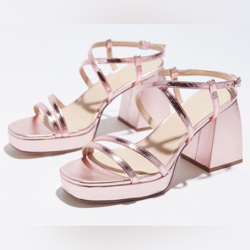 NWT Urban Outfitters pink metallic strappy sandals - size 9